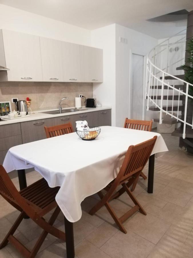 Seagull Apartments - Front And Sea View & Airport باري المظهر الخارجي الصورة