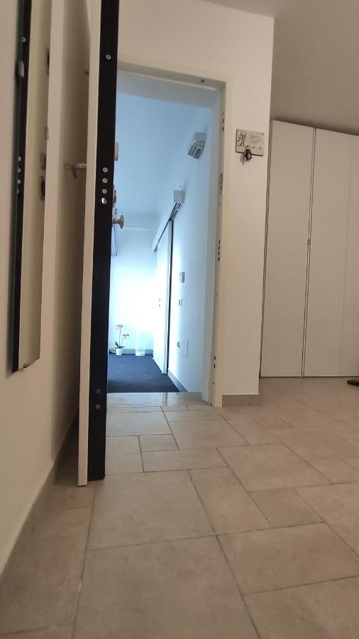 Seagull Apartments - Front And Sea View & Airport باري المظهر الخارجي الصورة