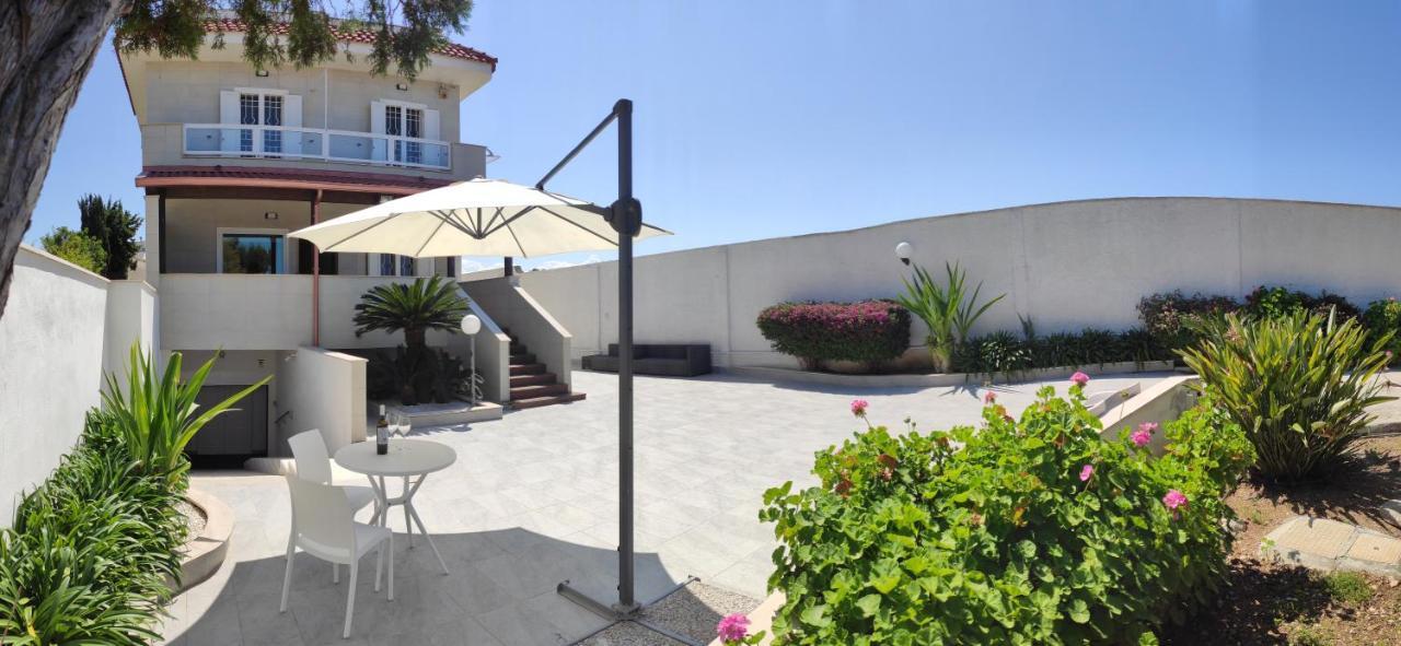Seagull Apartments - Front And Sea View & Airport باري المظهر الخارجي الصورة