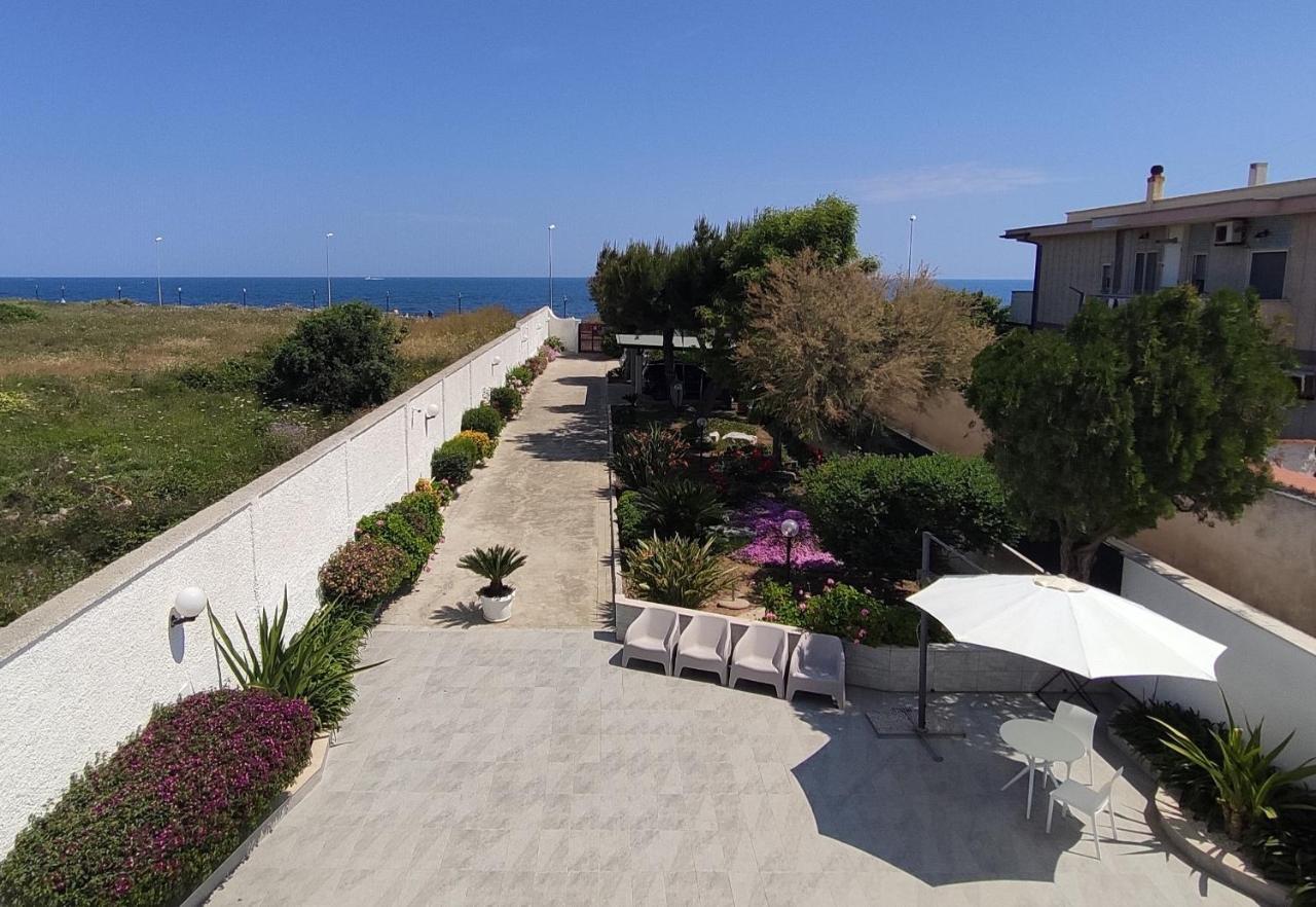 Seagull Apartments - Front And Sea View & Airport باري المظهر الخارجي الصورة