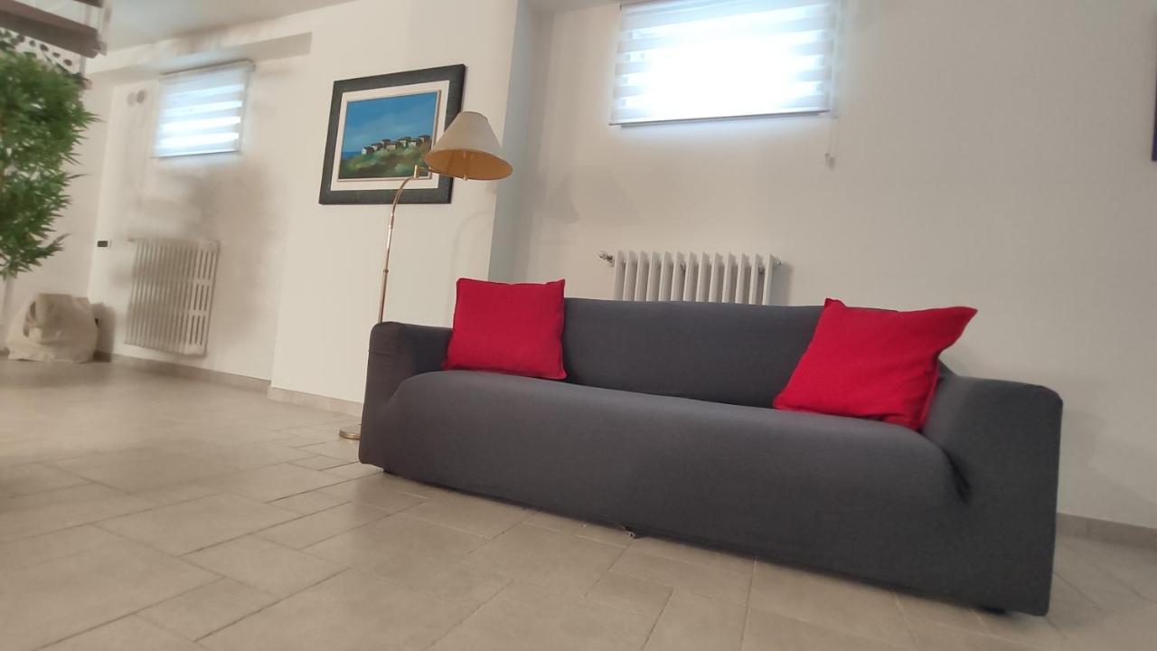 Seagull Apartments - Front And Sea View & Airport باري المظهر الخارجي الصورة