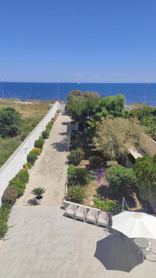 Seagull Apartments - Front And Sea View & Airport باري المظهر الخارجي الصورة