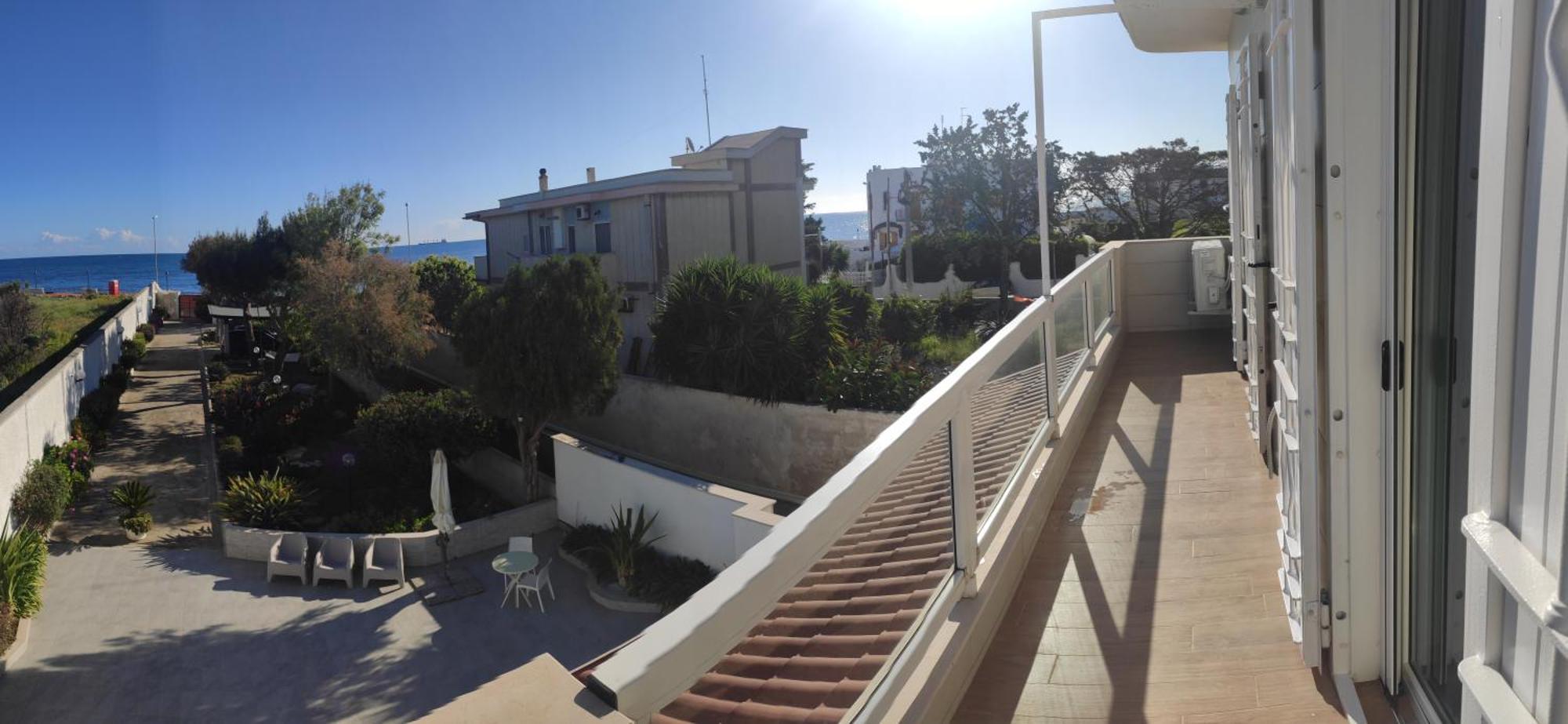 Seagull Apartments - Front And Sea View & Airport باري المظهر الخارجي الصورة