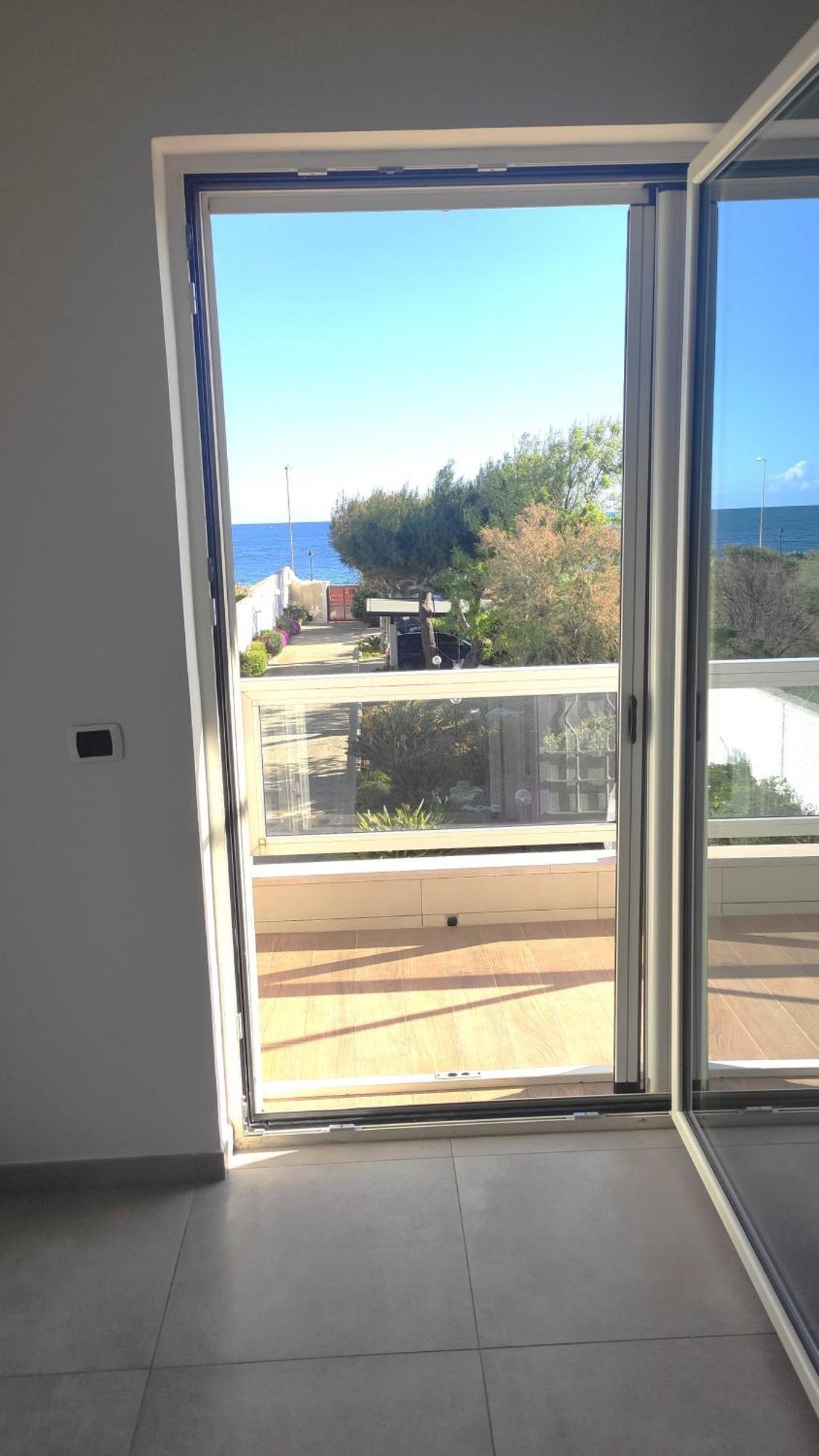 Seagull Apartments - Front And Sea View & Airport باري المظهر الخارجي الصورة