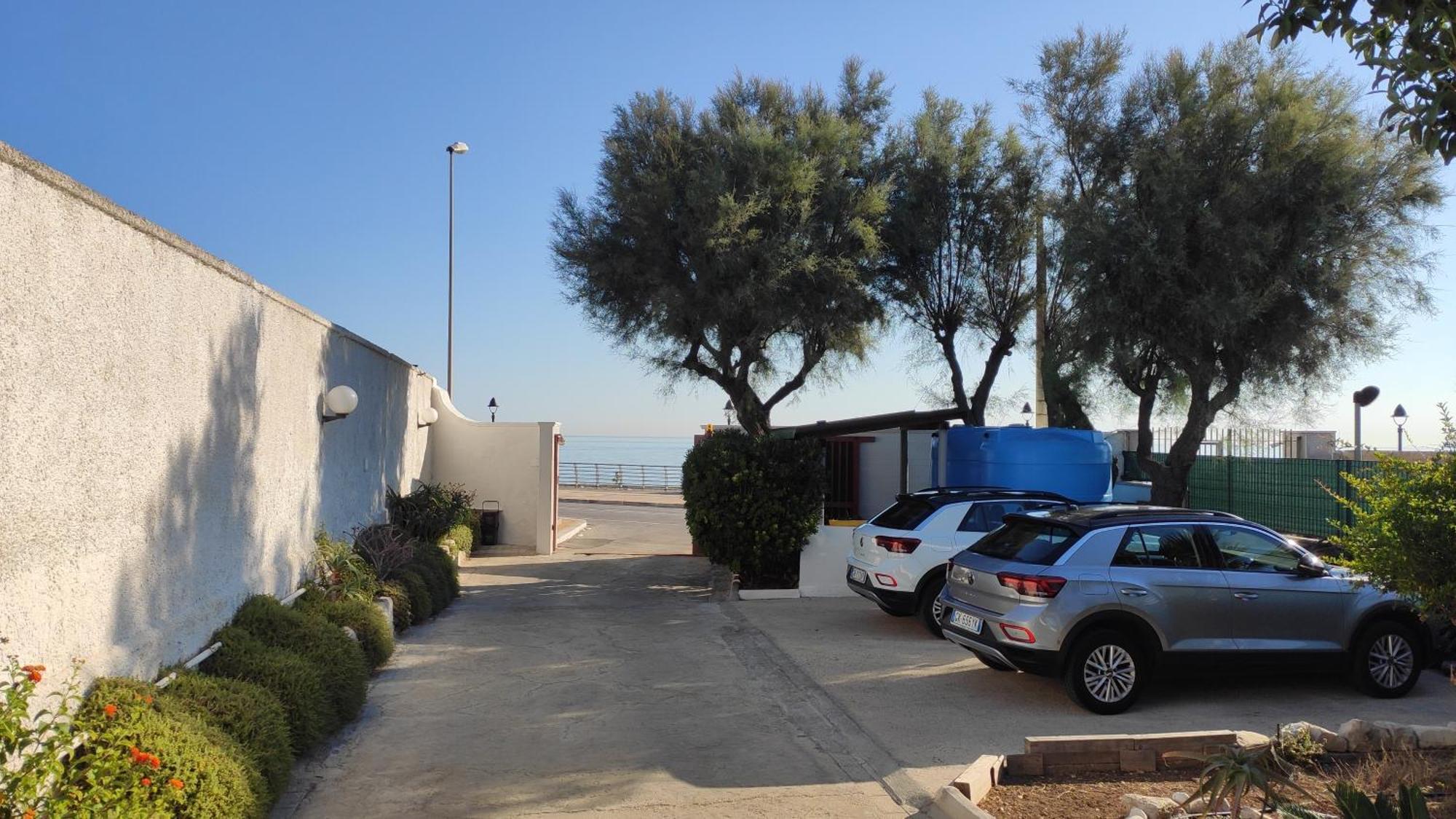 Seagull Apartments - Front And Sea View & Airport باري المظهر الخارجي الصورة